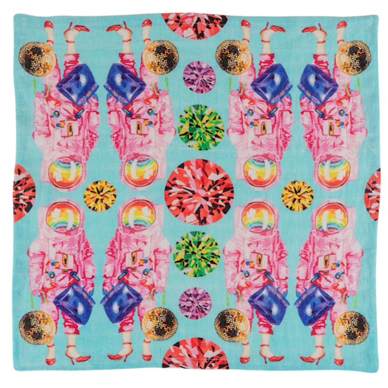 Ahh the beauty of the dinner table.. where we talk about the day. Where we laugh and share with people we love... where we have deep conversations and make memories... It should be a place of beauty!! Set of 6: 18.1 x 18.1in | 45.97 x 45.97cm linen dinner napkins. Handmade in India.